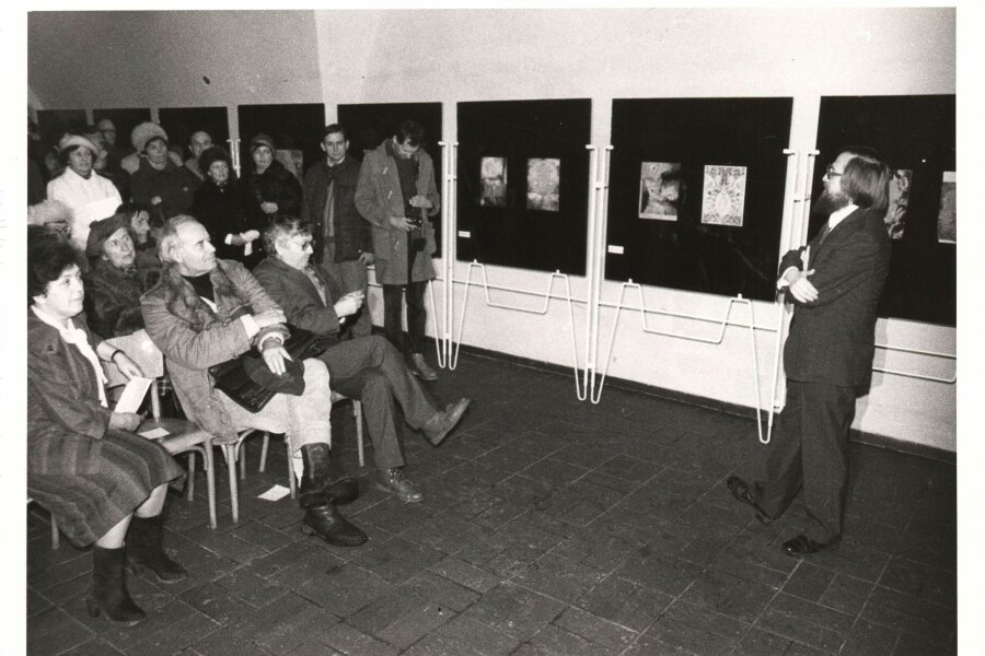 napravo: Jiří Valoch